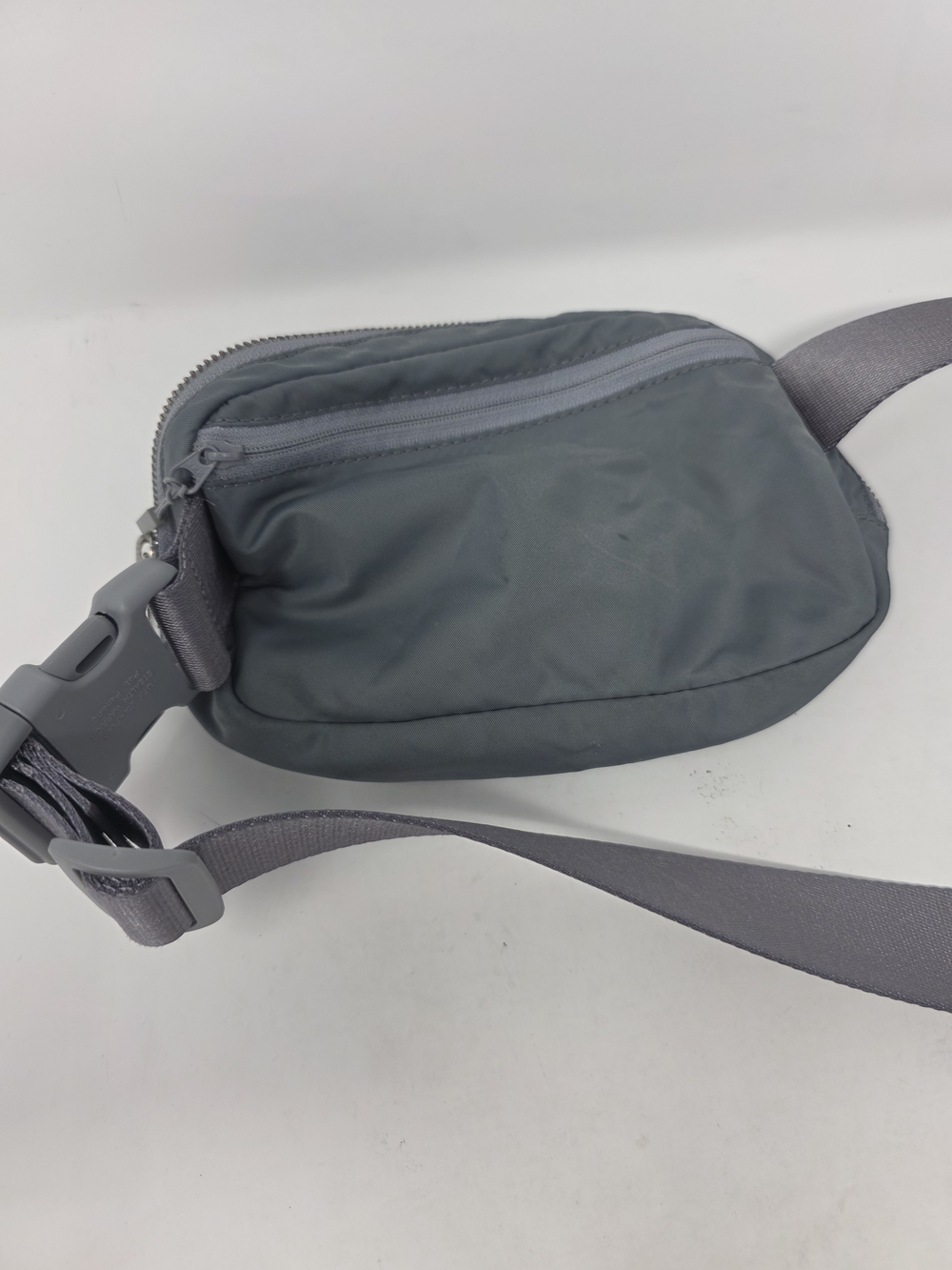 lululemon Gray Belt Bag Fanny Pack Crossbody Waist Bag Metal Logo - Picture 5 of 5